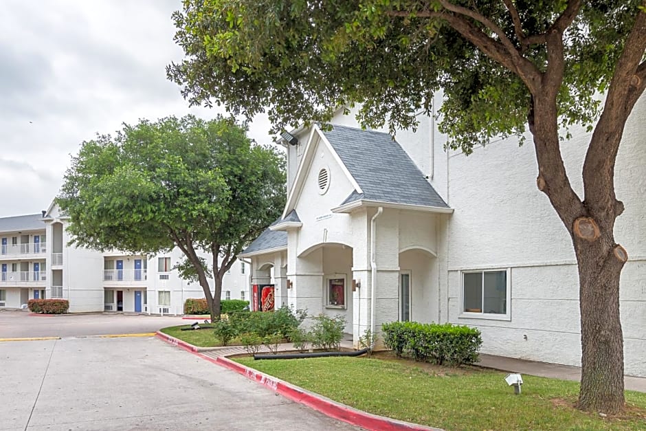 Motel 6 Grand Prairie, TX - Near Six Flags Drive