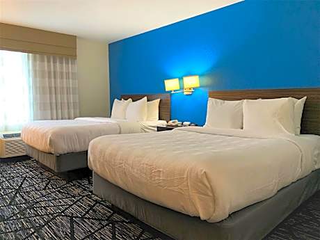 2 Queen Beds Non-Smoking Microwave And Mini-Refrigerator Wi-Fi Continental Breakfast