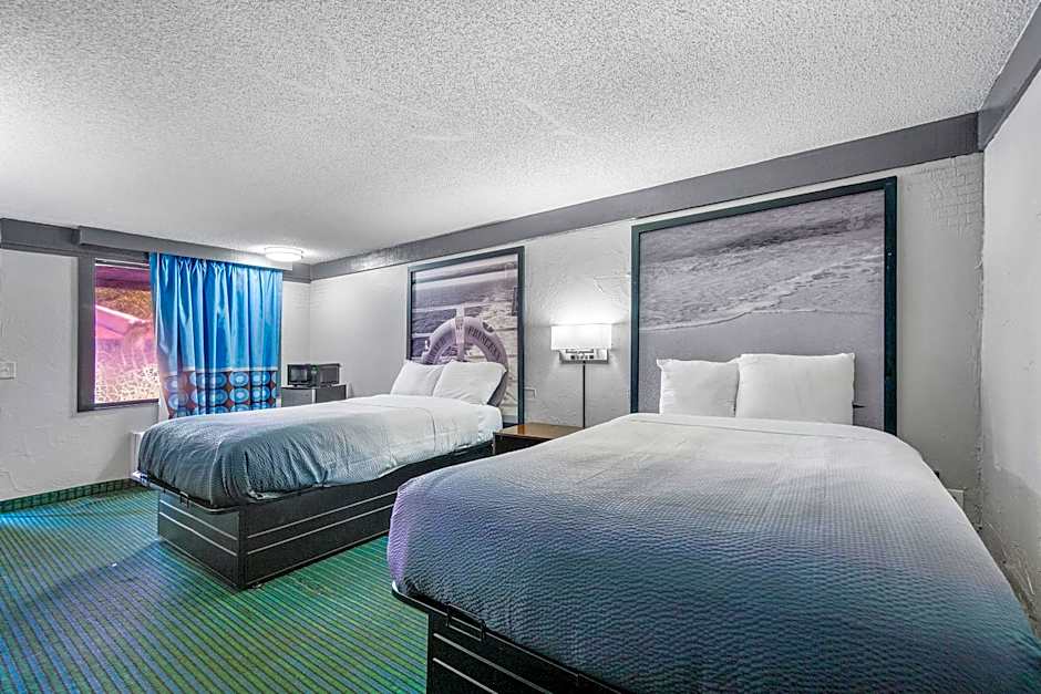 Super 8 by Wyndham Lantana West Palm Beach