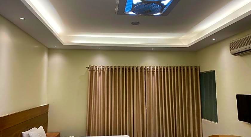 Richmond Hotel And Suites