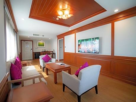 Jr. Suites River View Room