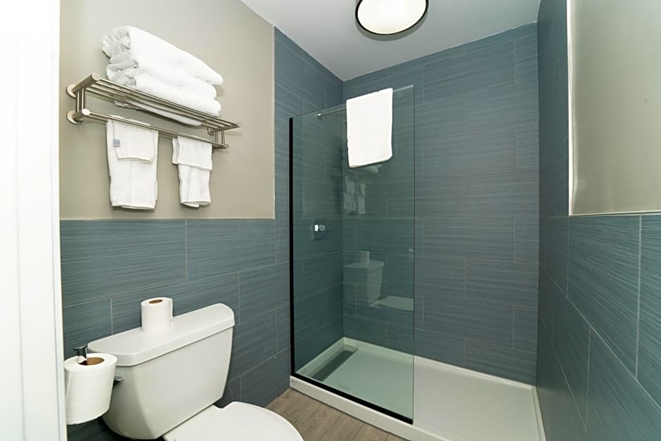 Hollywood Palms Inns & Suites