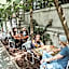 Baroque Hostel & Coworking