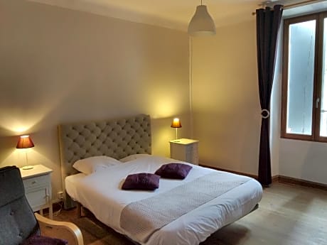 Double-Classique-Douche-Vue sur la cour-Viollet le Duc