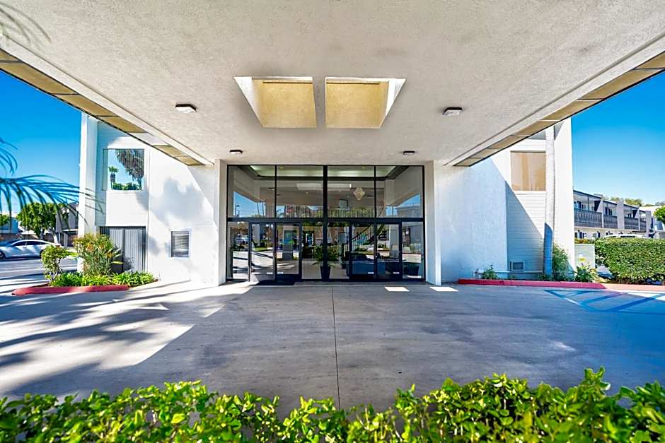 The Buena Park Hotel & Suites