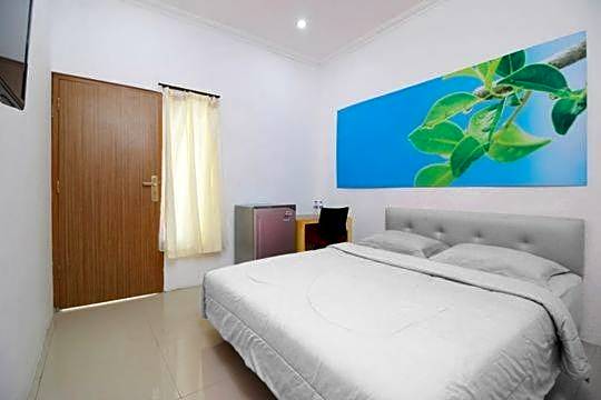 RedDoorz Plus Syariah at Polamas Andalas