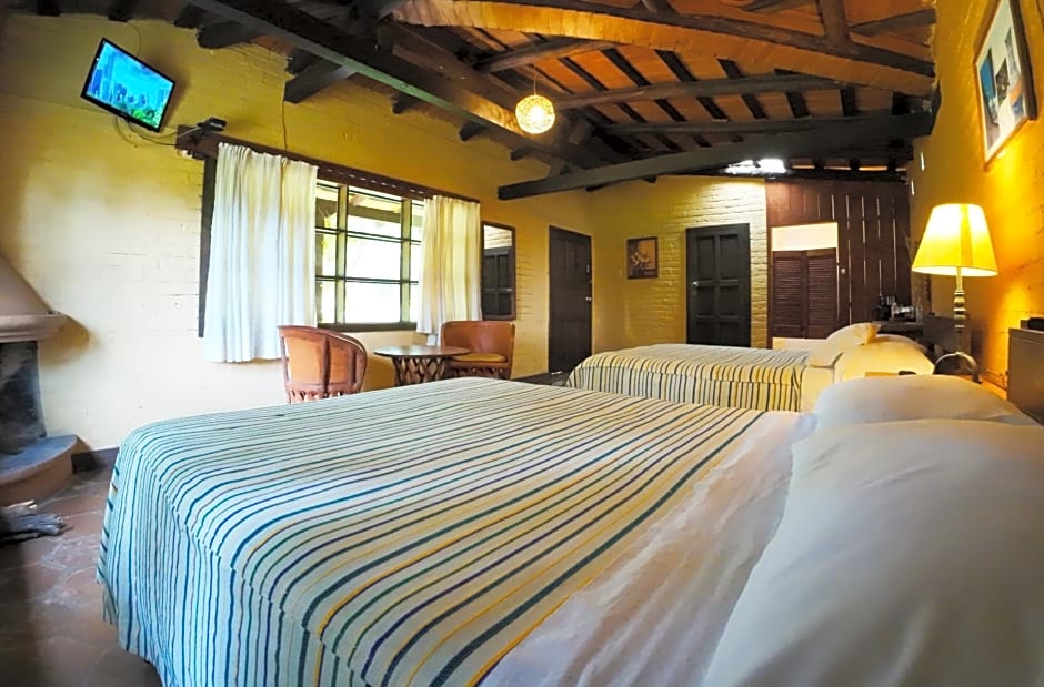 Villa Patzcuaro Garden Hotel & RV Park