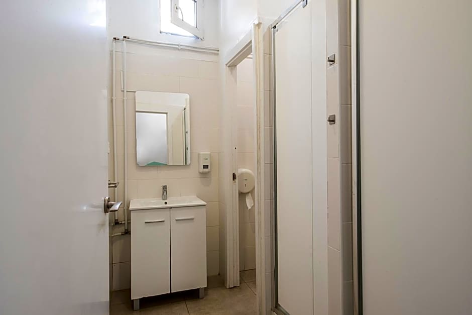 No Limit Hostel Graffiti