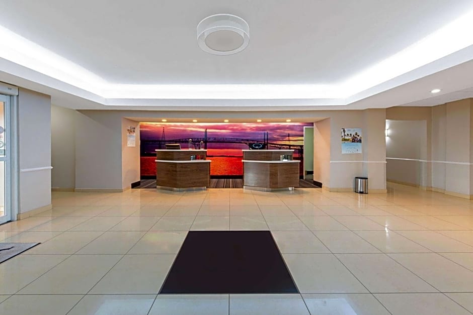 La Quinta Inn & Suites by Wyndham Bridge City