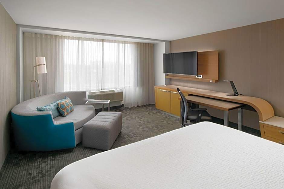 Photo 1 of 5 of 1 King Bed with Sofabed Guestroom