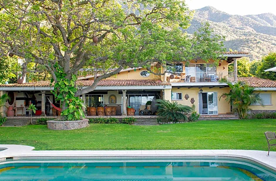 Casa Palomas Bed and Breakfast