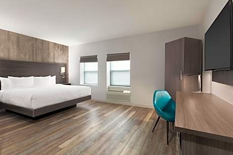 King Suite with Roll-In Shower - Mobility Access/Non-Smoking