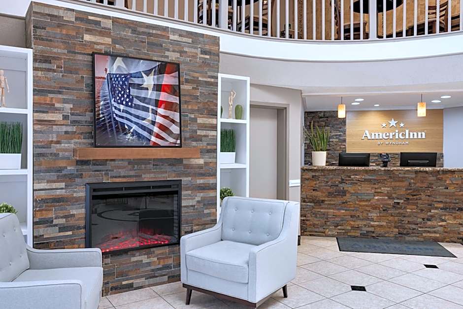 AmericInn by Wyndham Grand Rapids Airport North