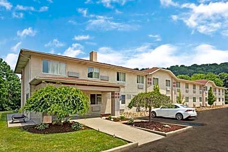 Super 8 by Wyndham Canonsburg/Pittsburgh Area