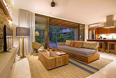 Luxury 1 Bedroom Jungle Apartment Private Pool Garden View 2 Single Beds & 1 King Sofa Bed