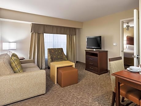 1 Kg Mobility/Hearing Accessible W/Tub