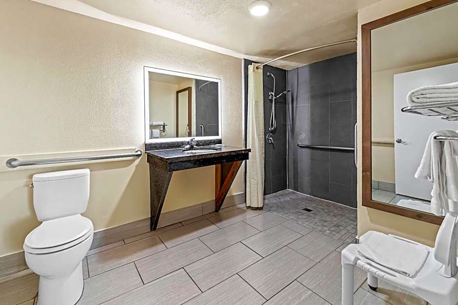 Quality Inn & Suites