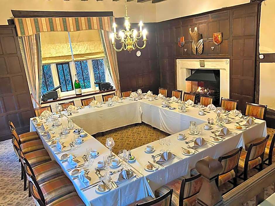 Albright Hussey Manor