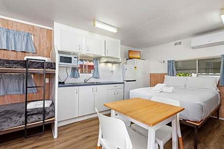 Budget Cabin - External Ensuite