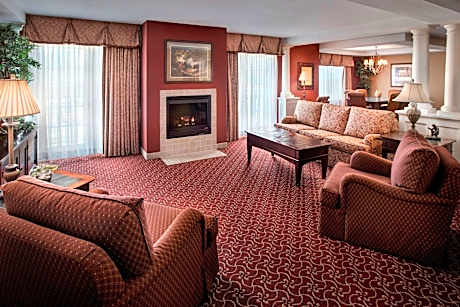1 Bedroom Suite, 1 King, Sofa bed