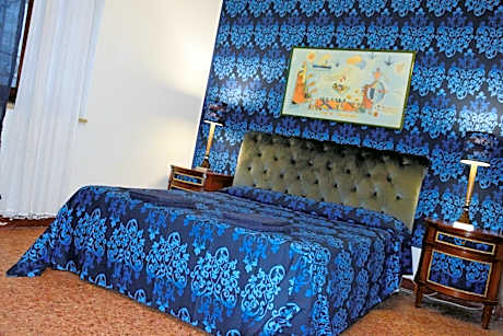 Queen Room with Shared Bathroom