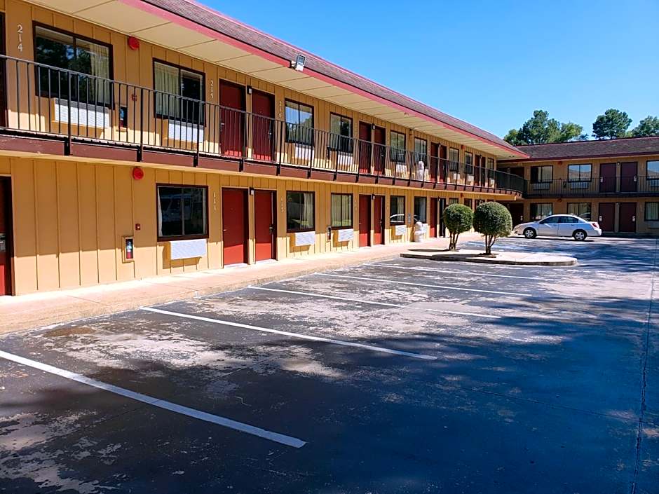 Super 7 Inn