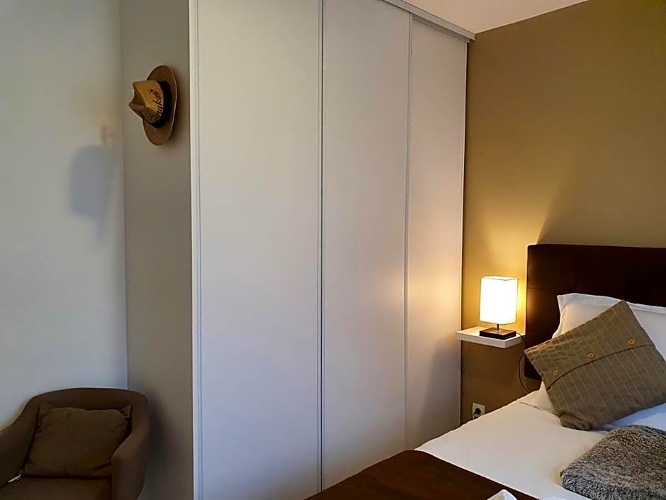 LA MARINA-Center-Parking-StationtoParis