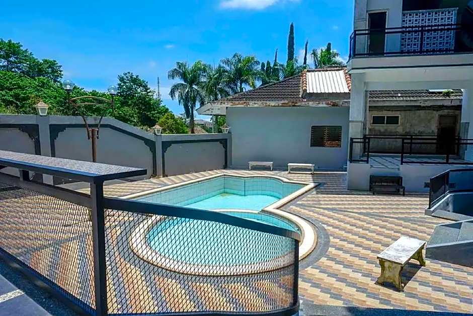 RedDoorz Plus near Taman Rekreasi Selecta 2