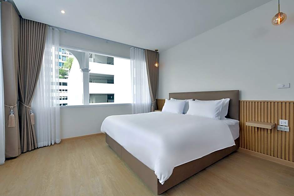 Ratchathewi Hyde Away