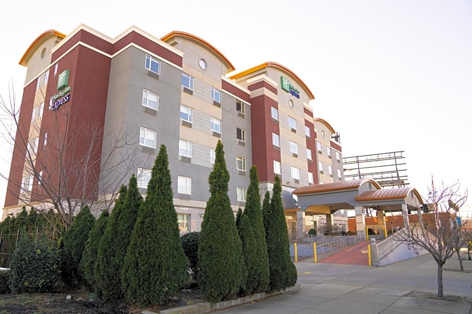 Holiday Inn Express Maspeth Hotel