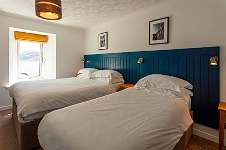 Double or Twin Room with Sea View
