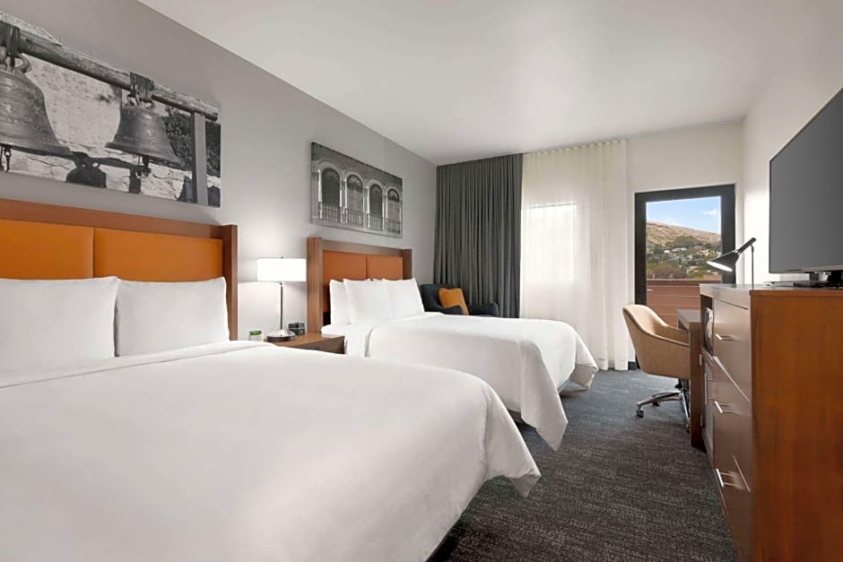 La Quinta Inn & Suites by Wyndham San Luis Obispo Downtown