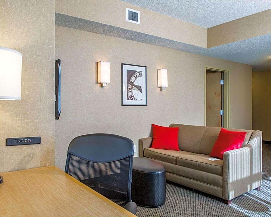 Cambria Hotel Traverse City