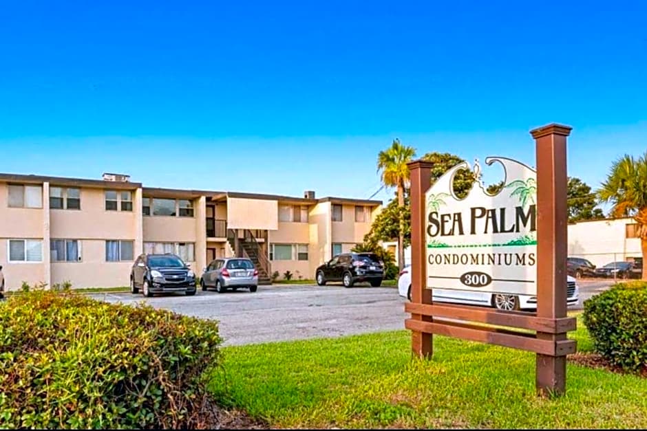 Wondrous Waterfront Condo w/ Pool & Washer/Dryer