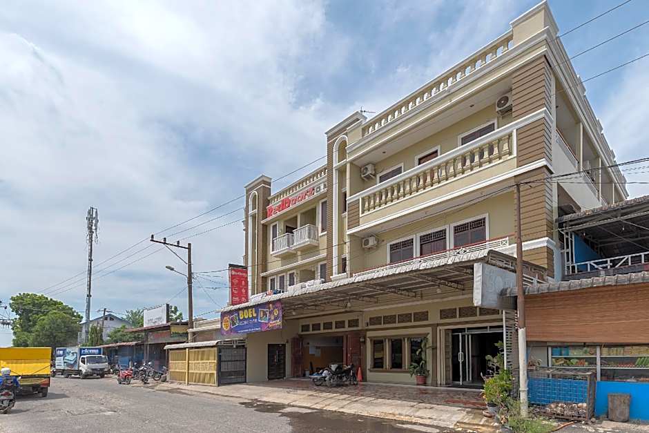 RedDoorz near CitraLand Gama City Medan