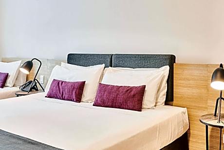 Business Twin Room - Non-Smoking