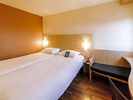 Twin Room with City View