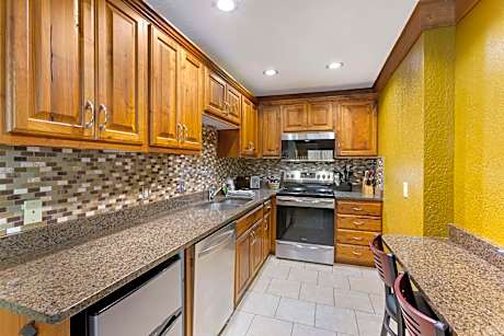 1 Queen Bed, Non-Smoking, Kitchen, Full Bunk Beds, Wireless High-Speed Internet, Continental Breakfa
