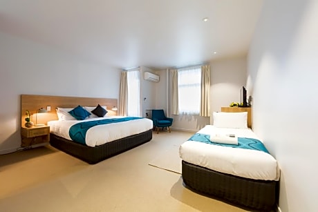 Twin Room - Water Front