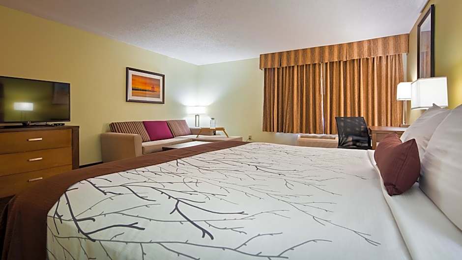 White Pine Inn & Suites