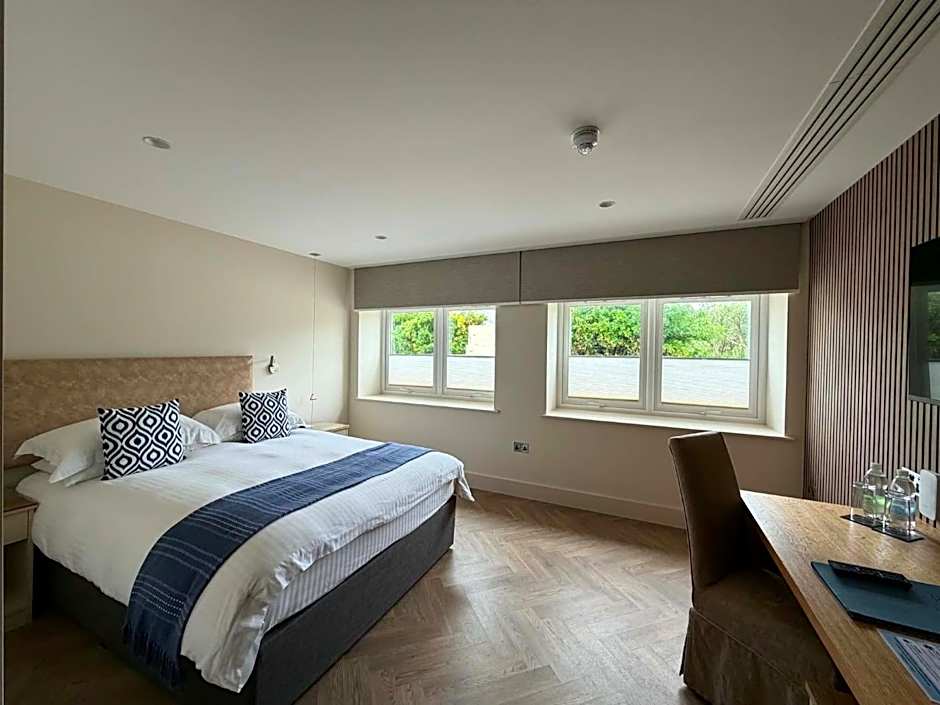 Cobo Bay Hotel