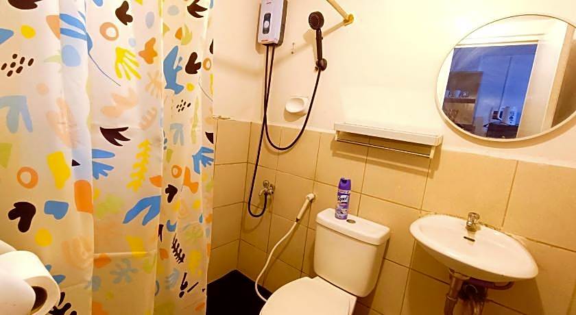 UNO'S Place with Karaoke,Wifi,Netflix and Balcony