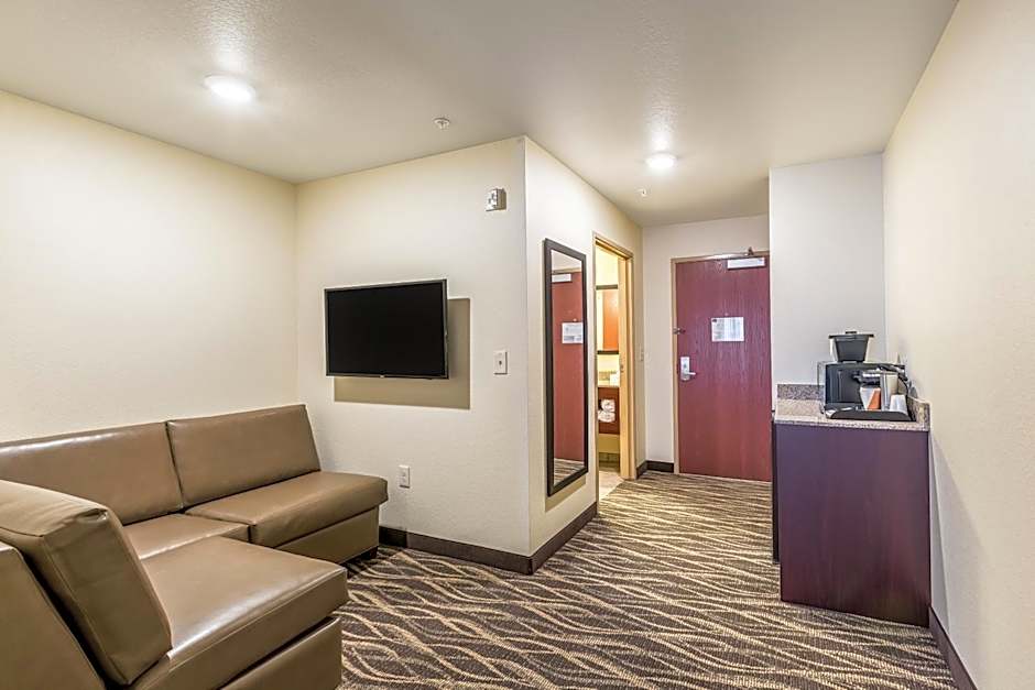 Cobblestone Hotel & Suites Hartford