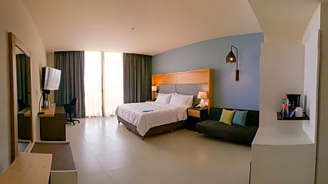 1 King Standard Club Floor