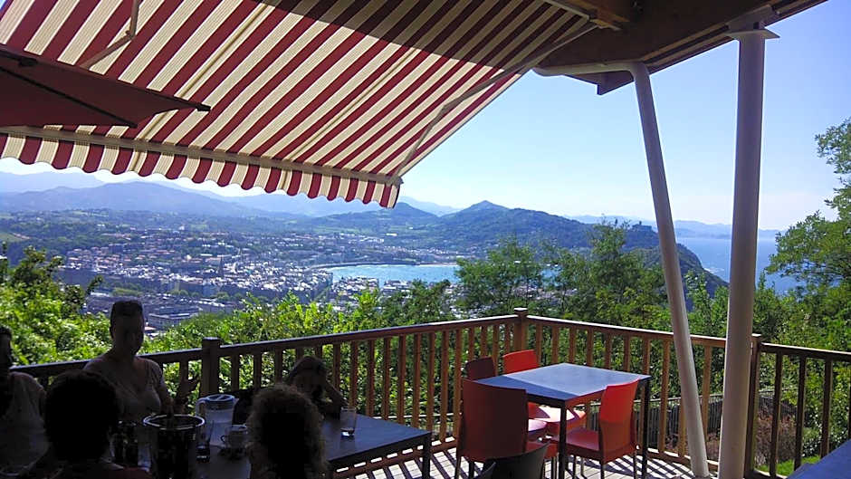 Albergue/Auberge ULIA Youth Hostel