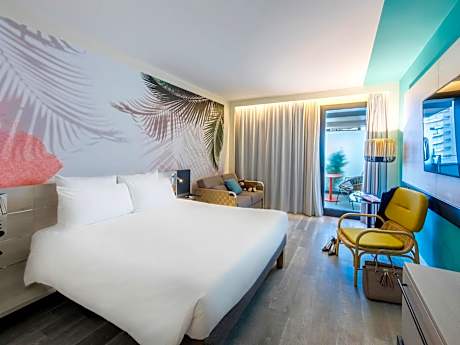 Superior Double Room with Sofa Bed and Garden View