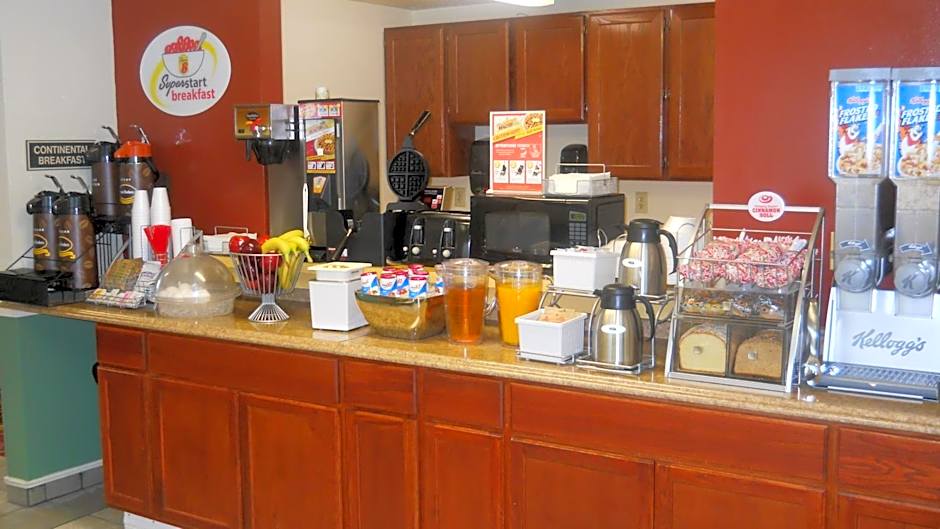 Super 8 by Wyndham Salmon