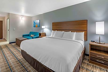 1 King Bed, Suite, Nonsmoking