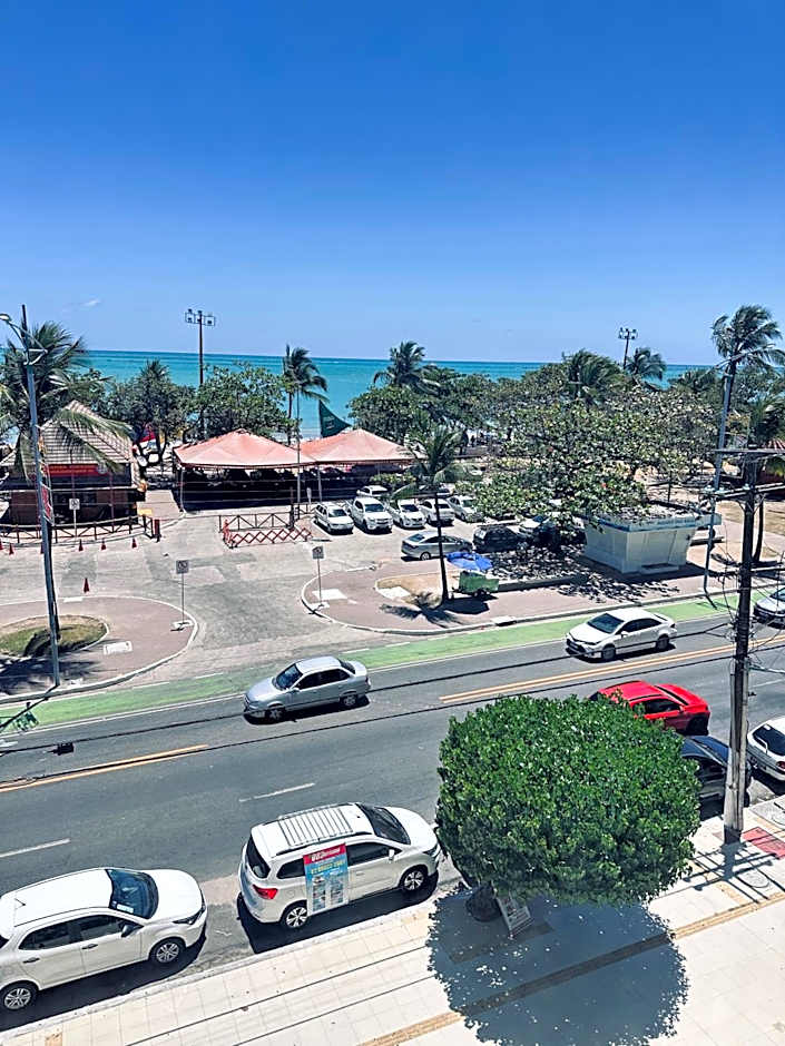 Vista única à BEIRA-MAR na praia de pajuçara com dois quartos- Apto 302