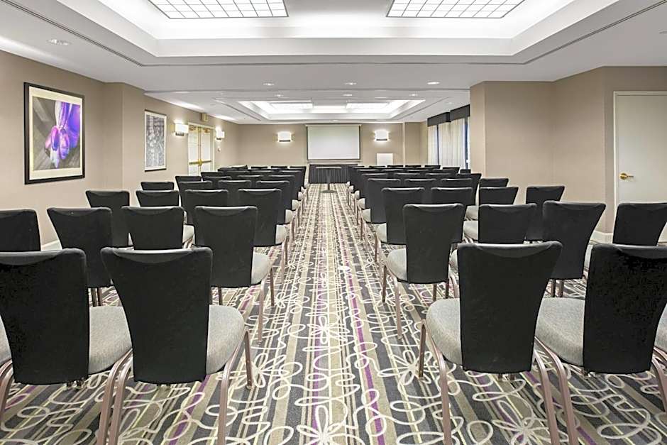 La Quinta Inn & Suites by Wyndham DFW Airport South/Irving